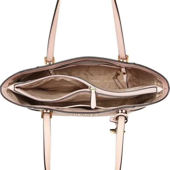 Soft pink jet set purse sale price until Mon - Picture 5 of 8